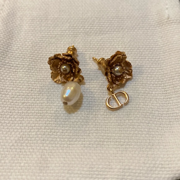 Dior D-Millefiori Earrings Matte Pink-Finish Metal and White Resin Pearls - Picture 3 of 10